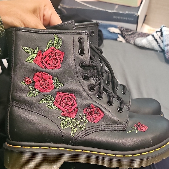 1460 Vonda Floral Leather Lace Up Martens Floral Embroidered